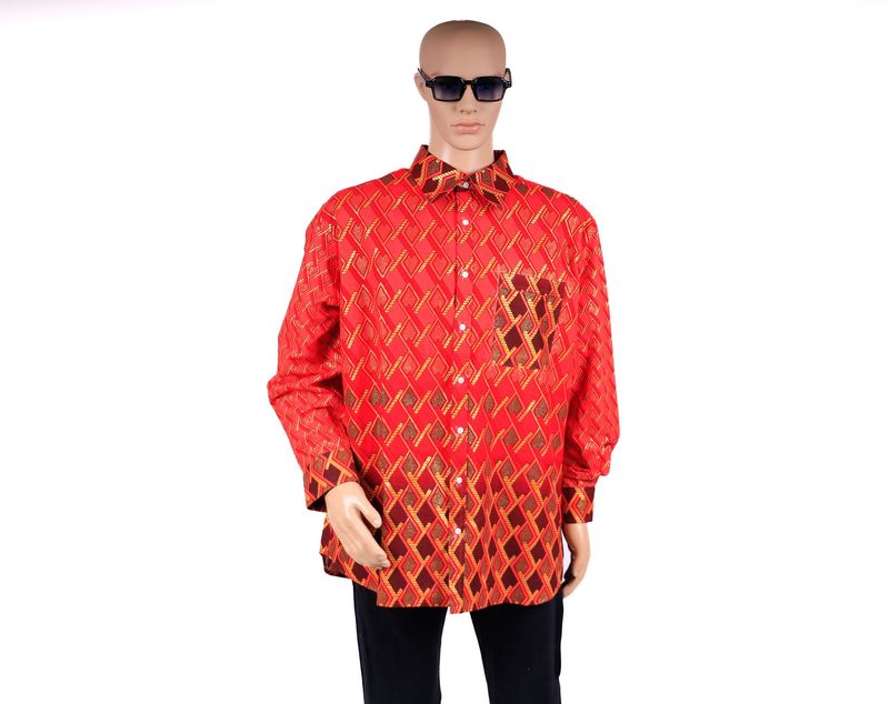 Chemise rouge à motifs brillants