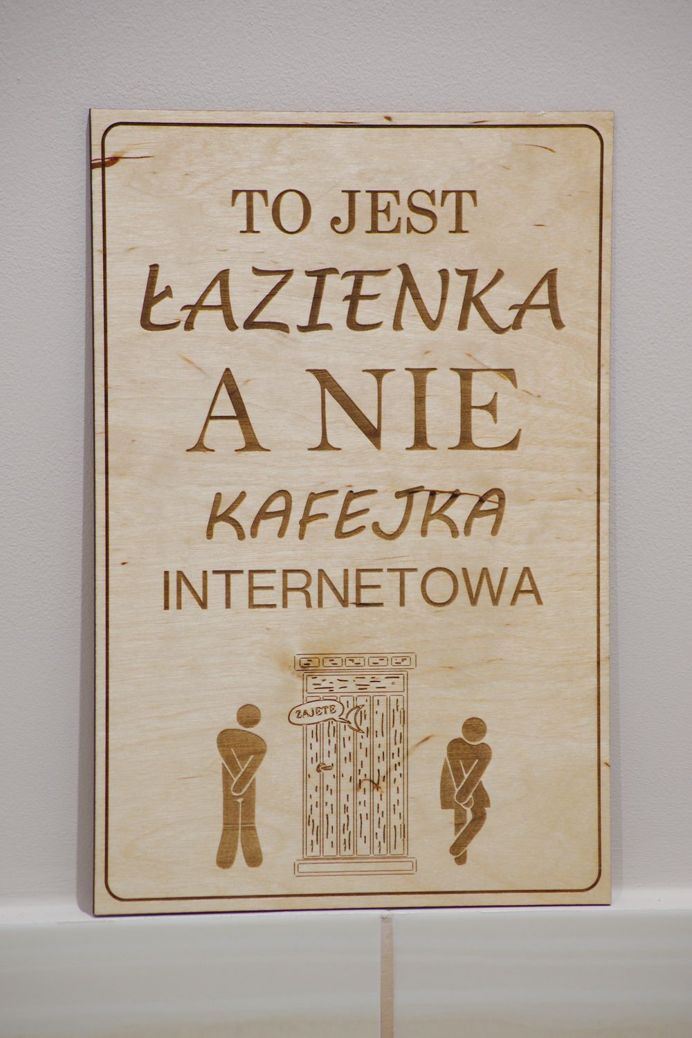 Tabliczka „To jest łazienka, a nie kafejka internetowa”