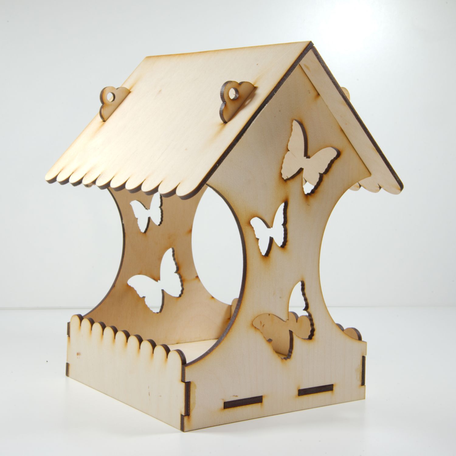 Karmnik dla ptaków ze sklejki – ekologiczny i estetyczny