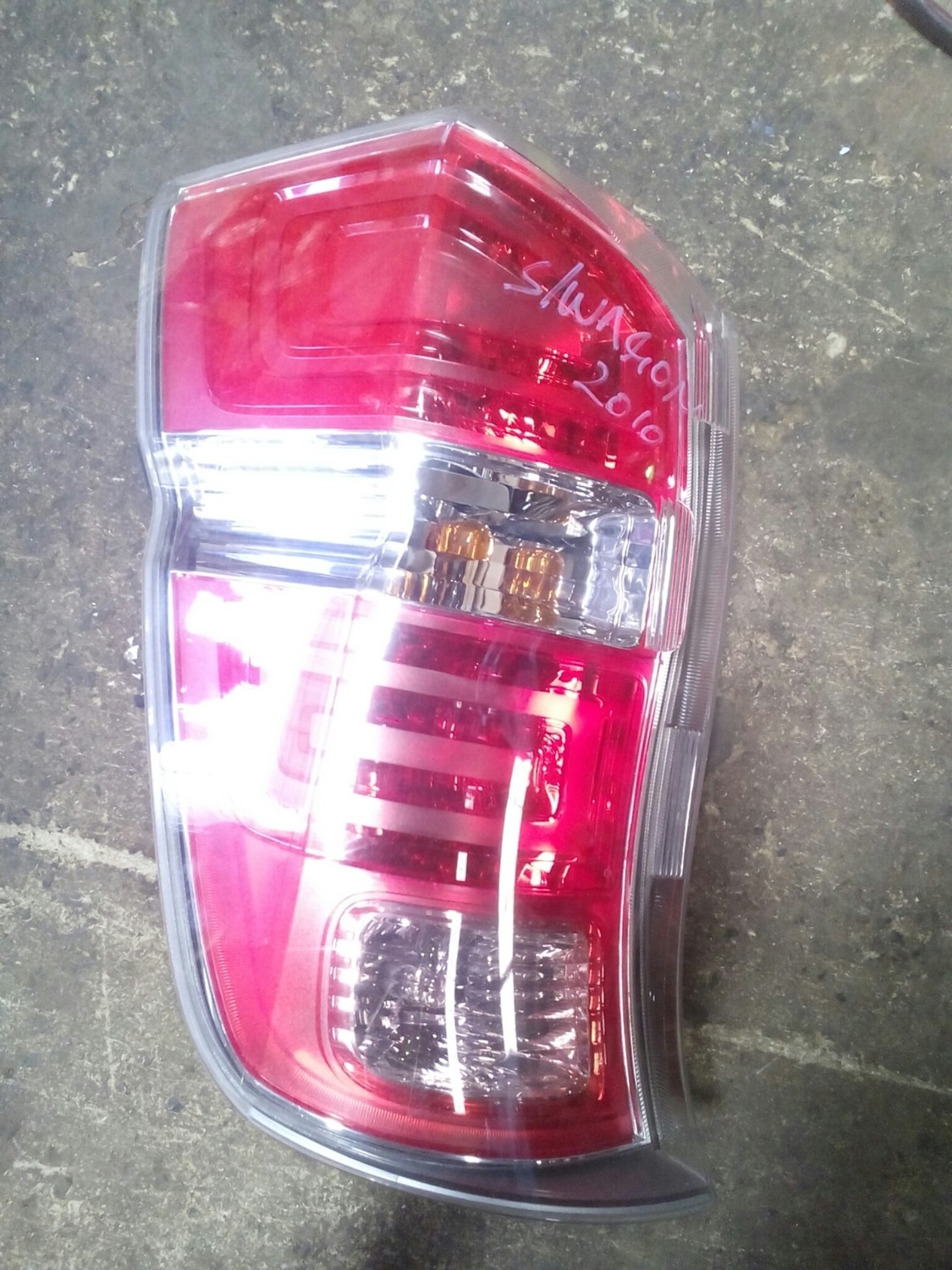 VW Wagon 2010 Tail Light