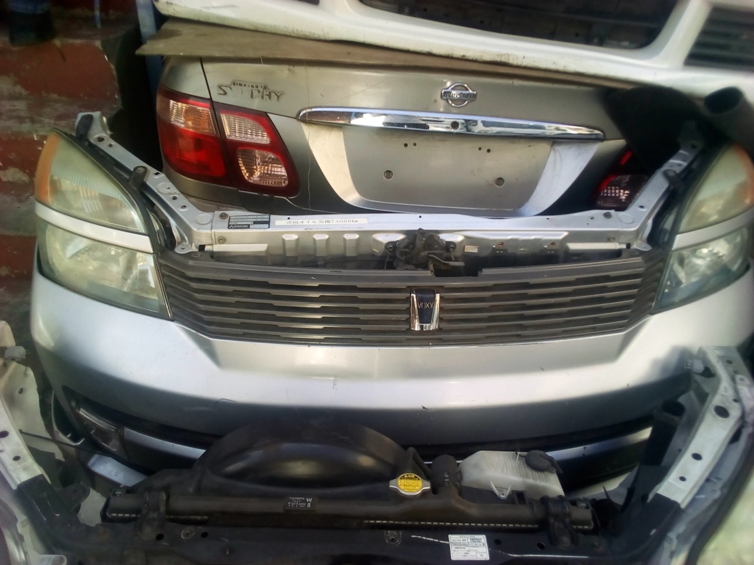 Toyota Voxy Nose Cut