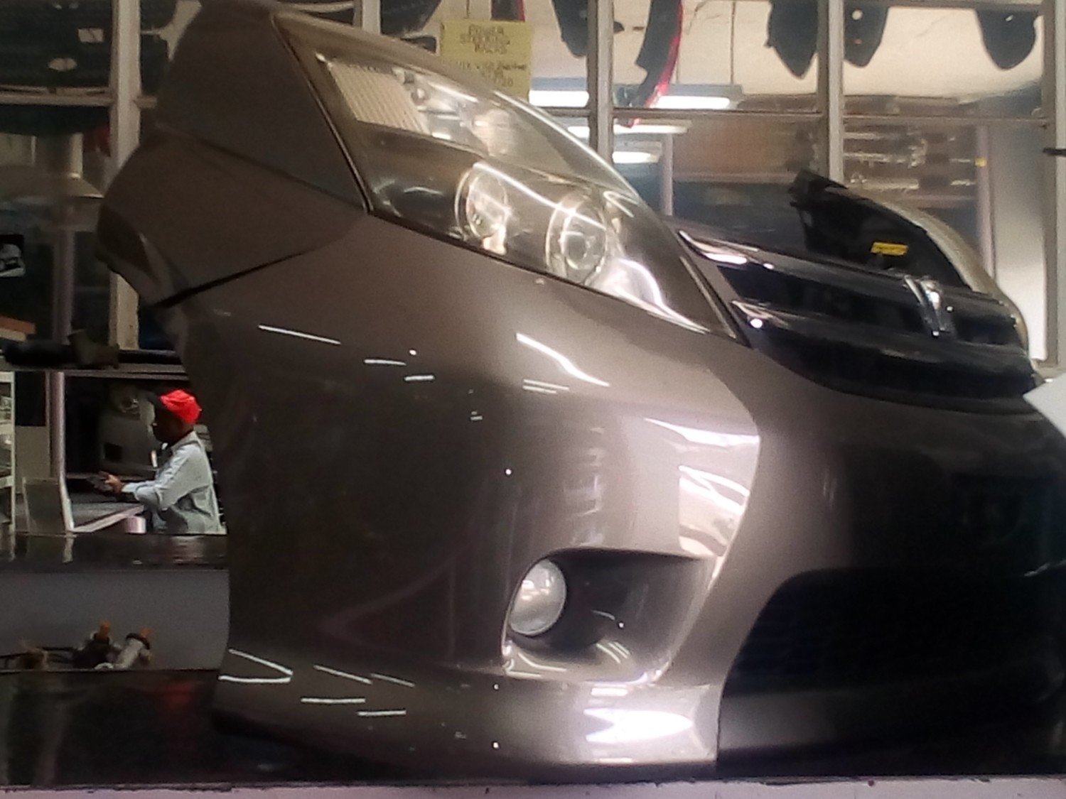 Toyota Isis Nose Cut