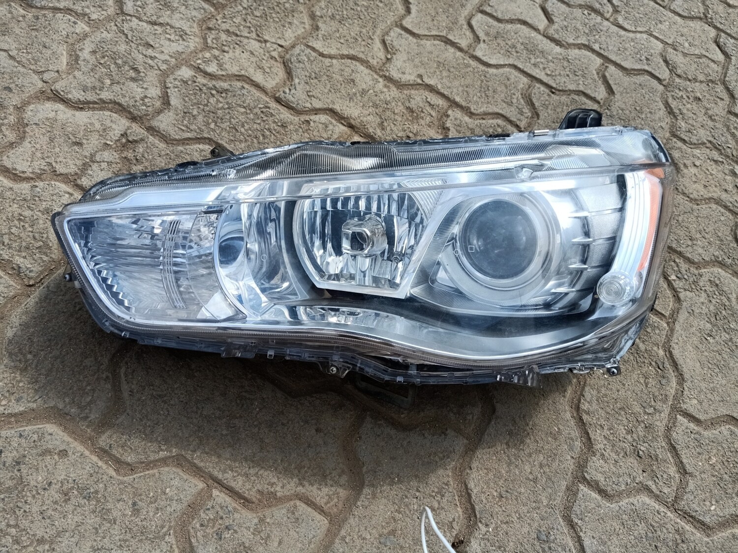 Mitsubishi outlander head light south local model