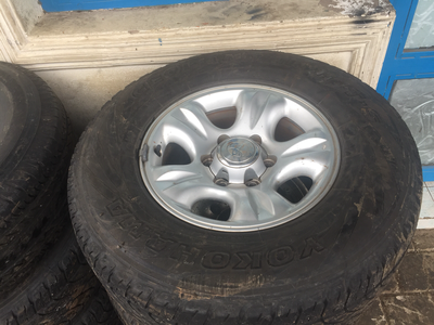 Alloy rims with tires for landcruiser