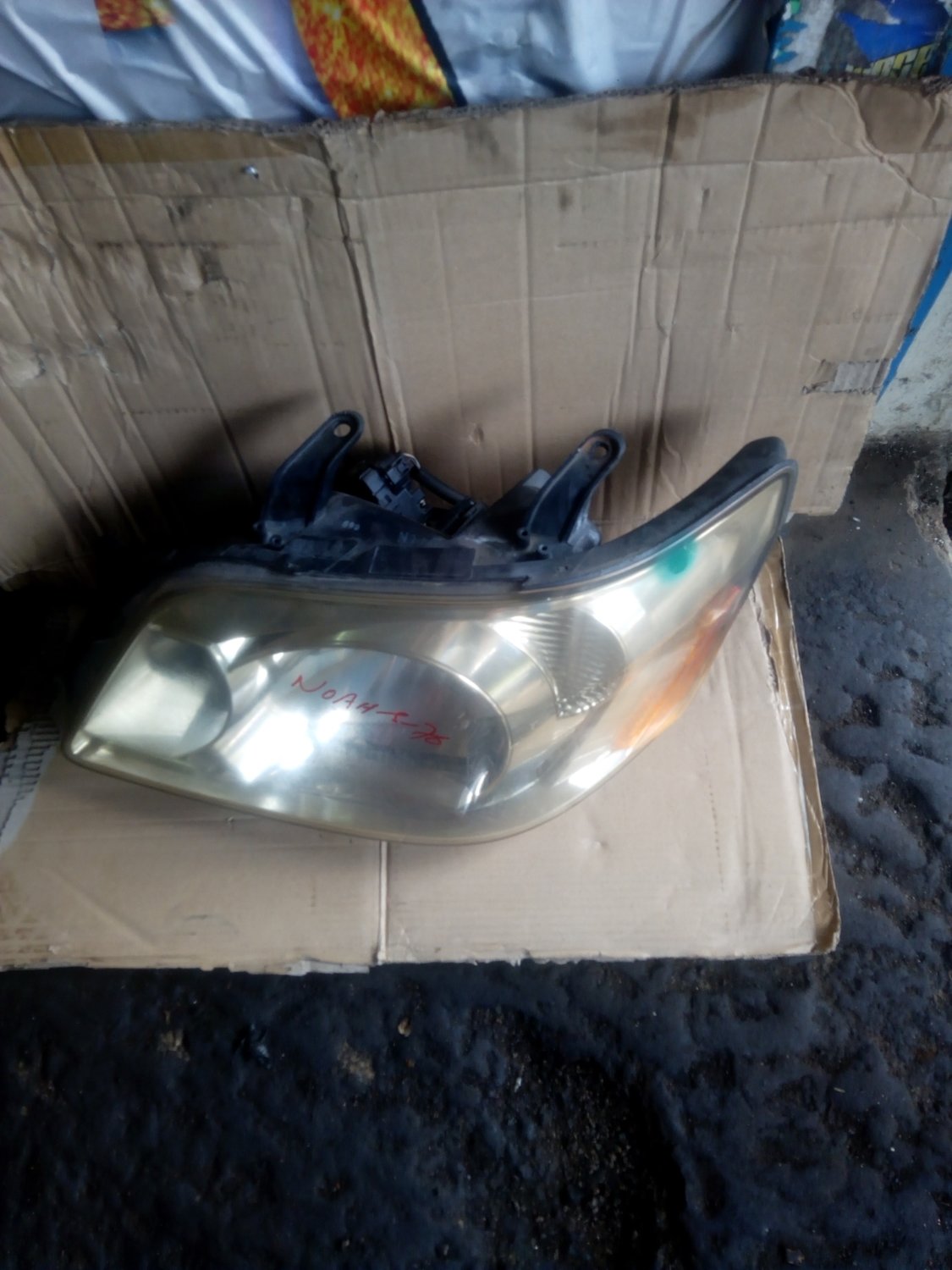 Toyota noah headlight