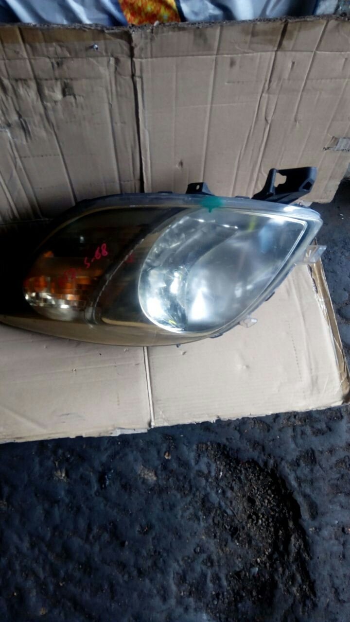 Toyota vitz headlight
