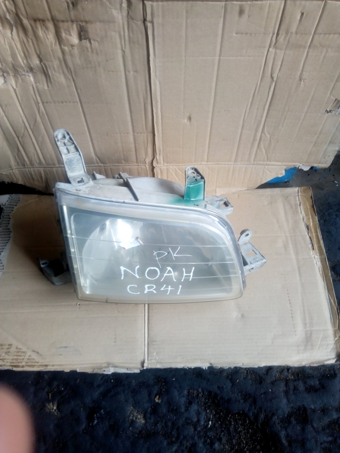 Toyota noah CR41 headlight