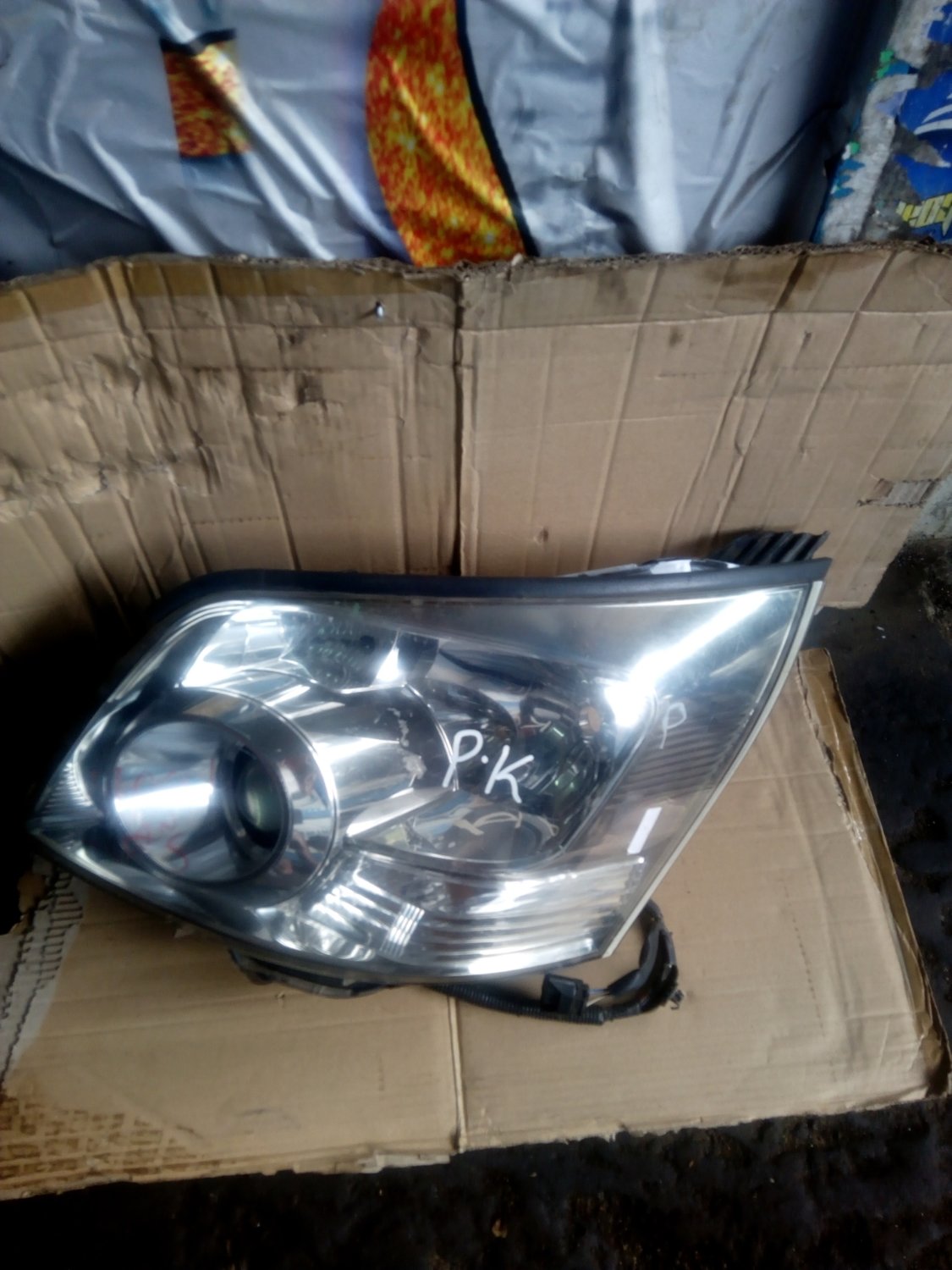 Toyota noah headlight