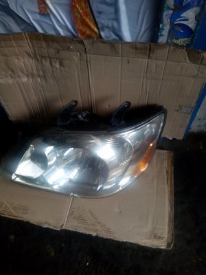 Toyora noah headlight