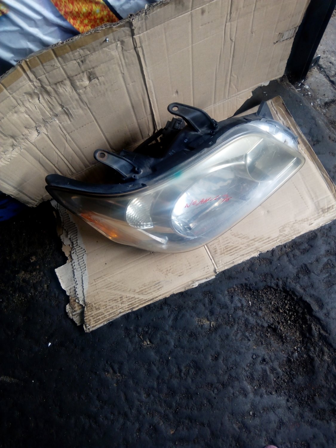 Toyota noah headlight