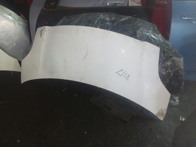 toyota vitz bonnet