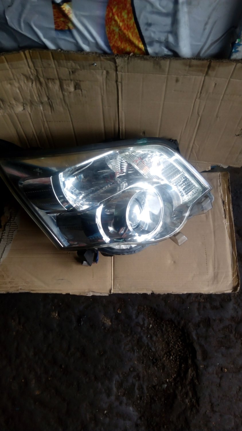 Toyota Noah head light Azr70