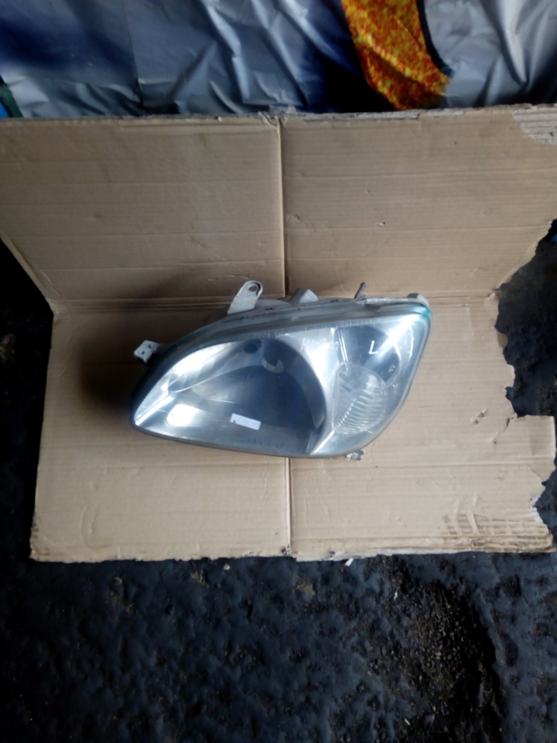 Toyota raum headlight