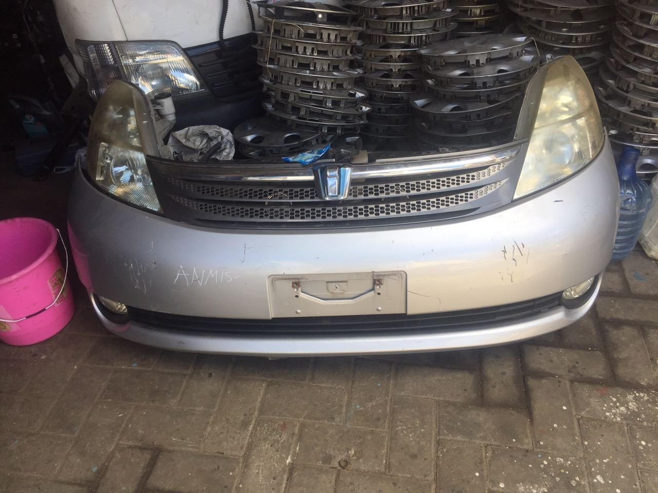 toyota isis nose cut