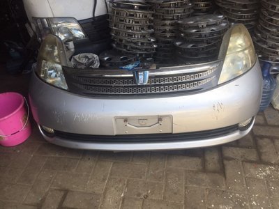 toyota isis nose cut