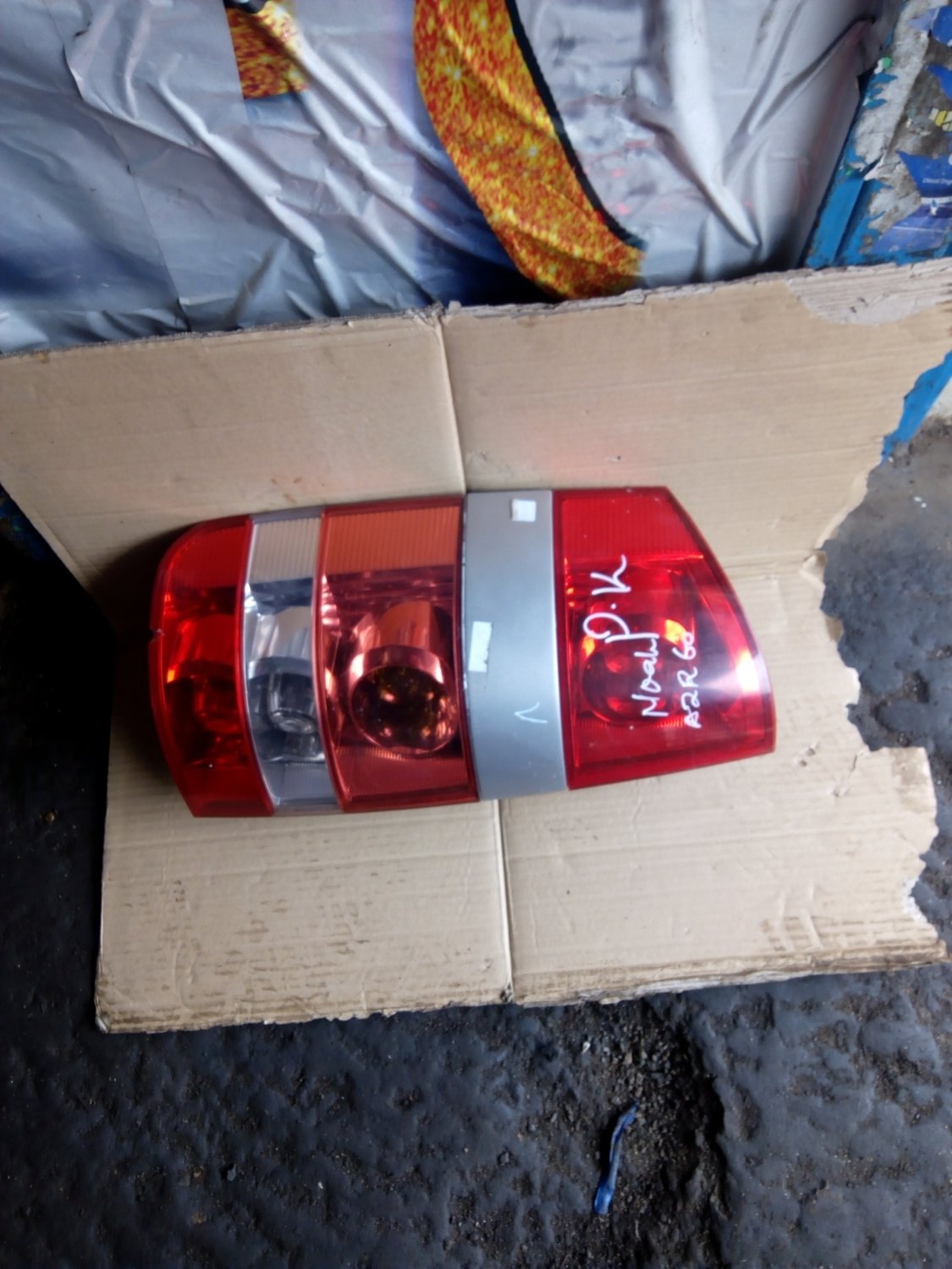 Toyota noah tail light