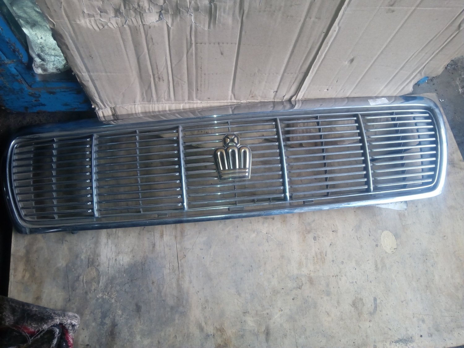 toyota crown grill