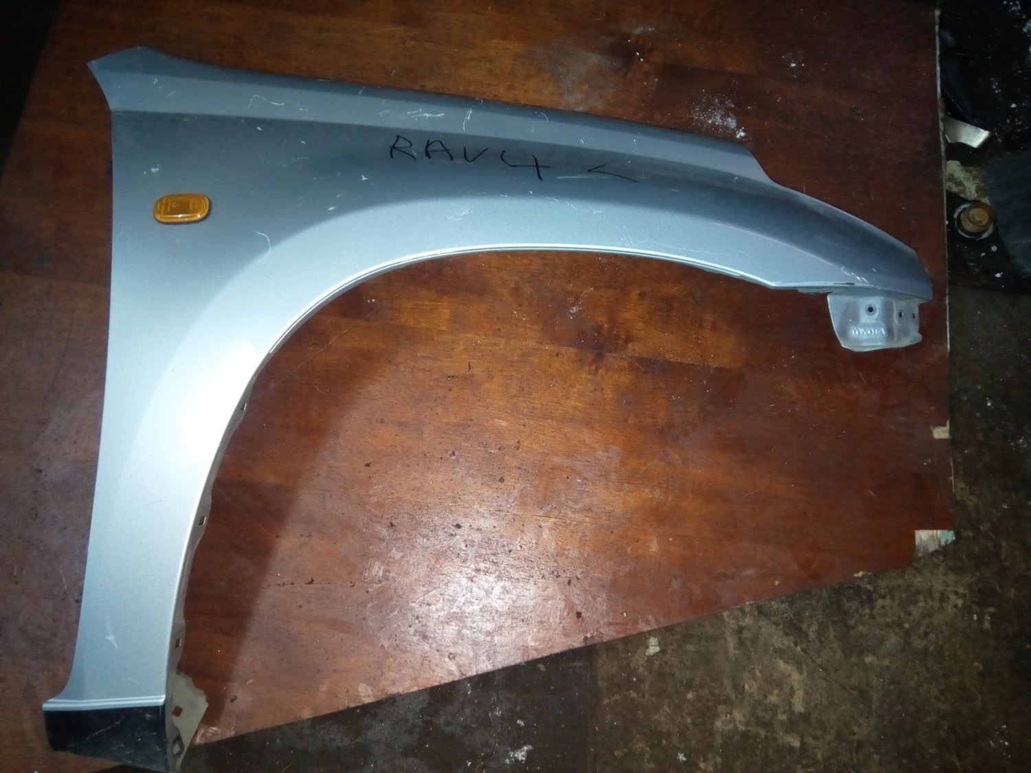 Toyota Rav 4 wing(R)