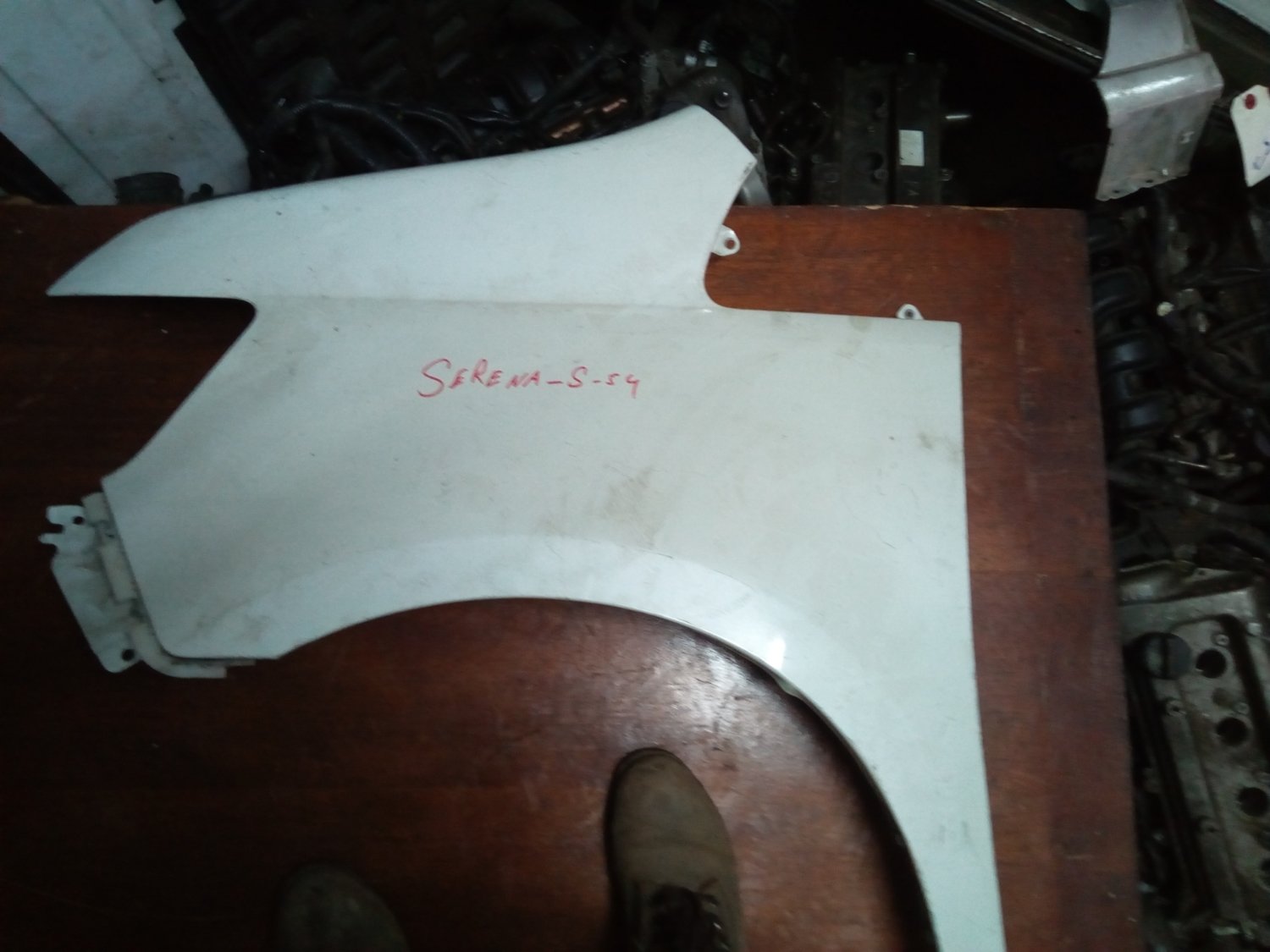 Nissan Serena wing