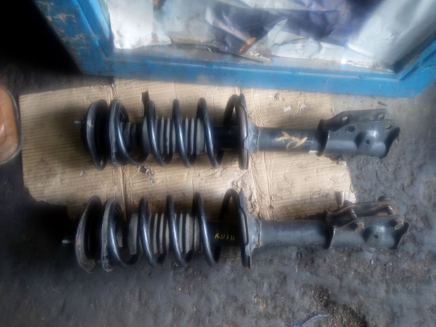 Toyota rush shocks Toyota rush shocks
