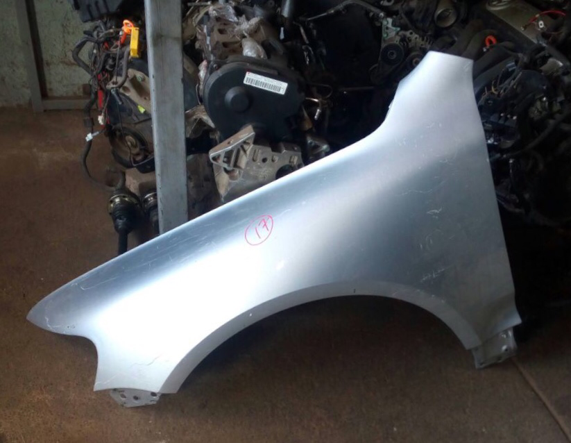 VW TOUAREG Wing