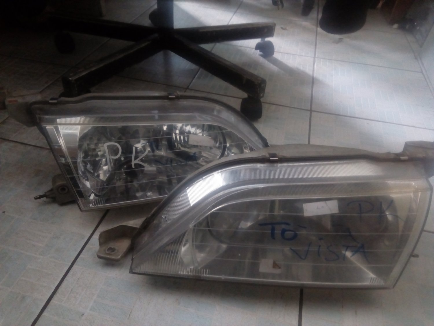 Toyota vista headlight