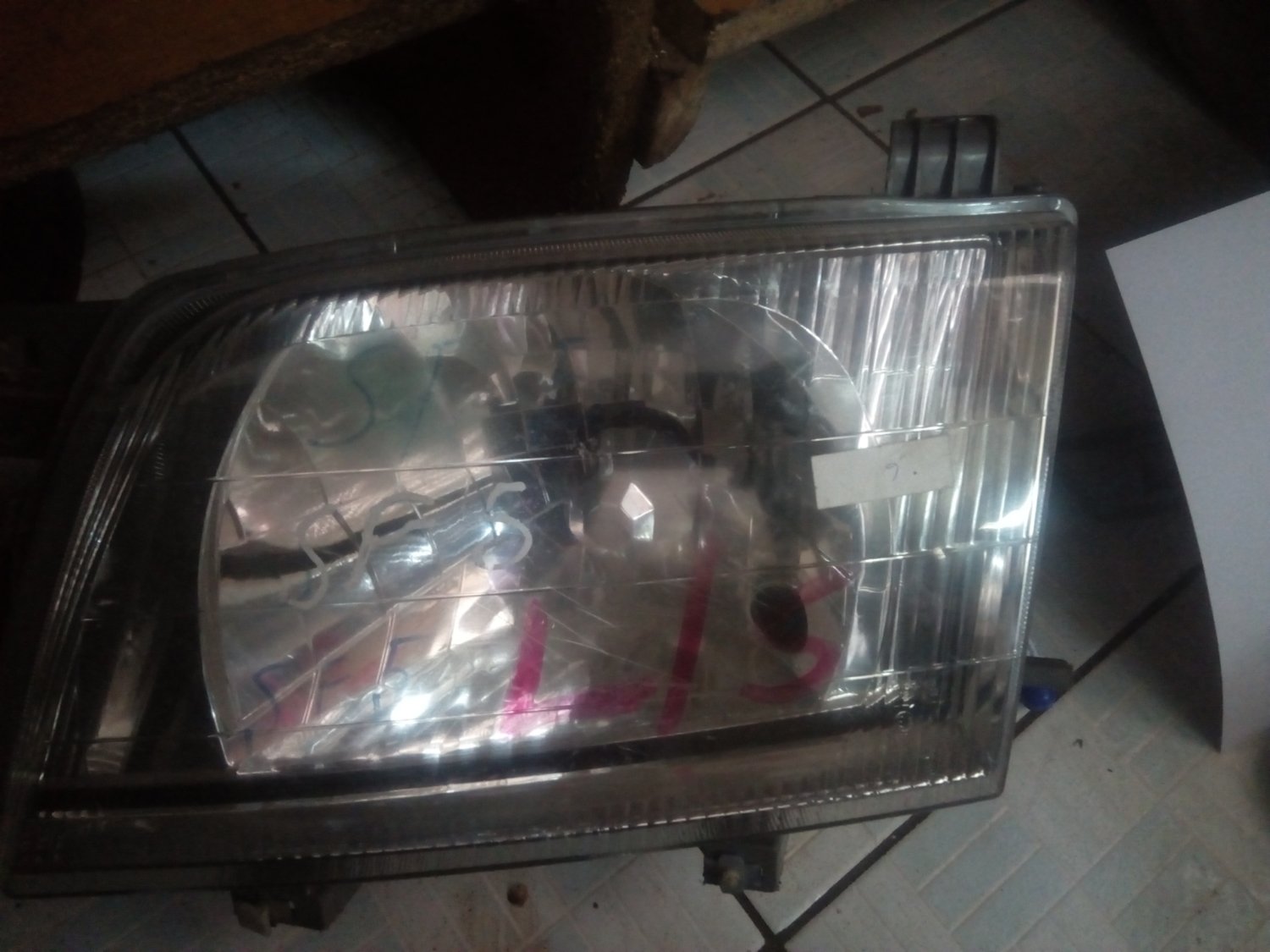 Subaru forestar SF5 head light