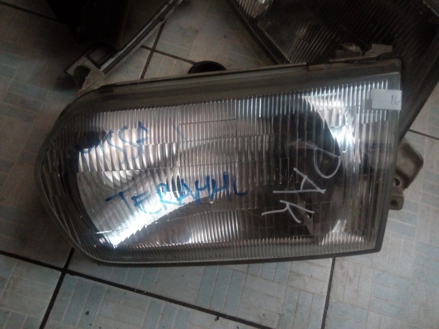 Nissan Terano head light