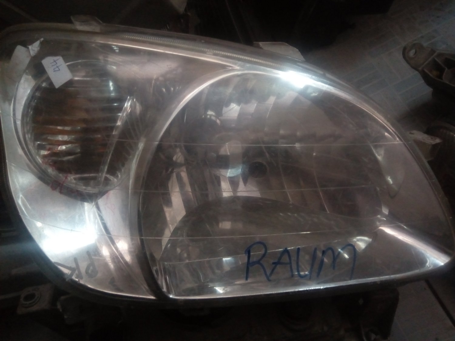 Toyota Raum healight