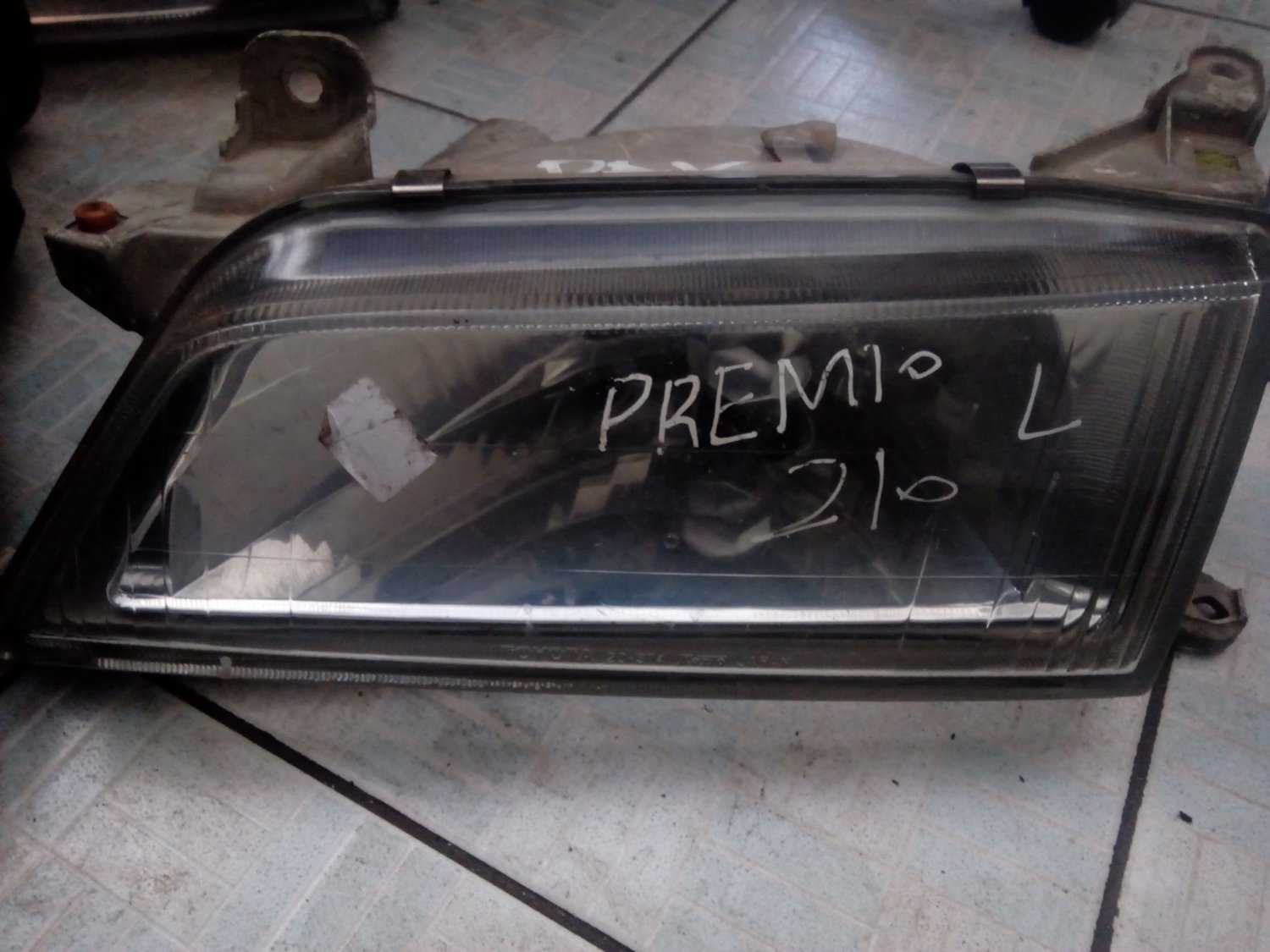 Toyota Premio 210 headlight