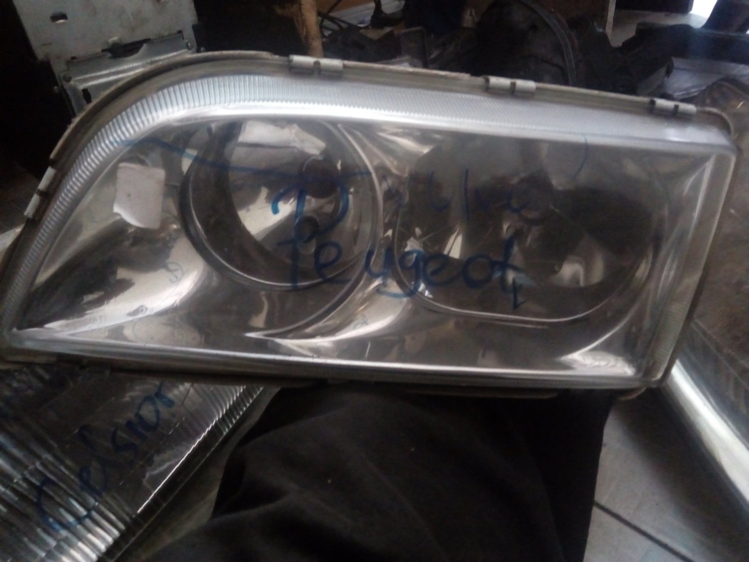 Peugeot headlight