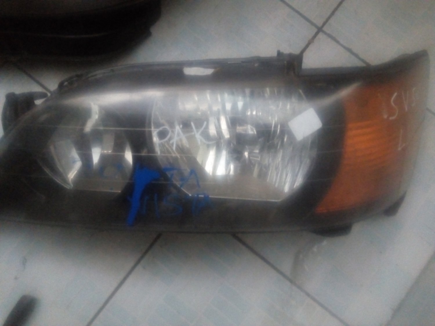 Toyota vista headlight
