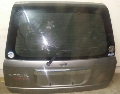Nissan xtrail boot door