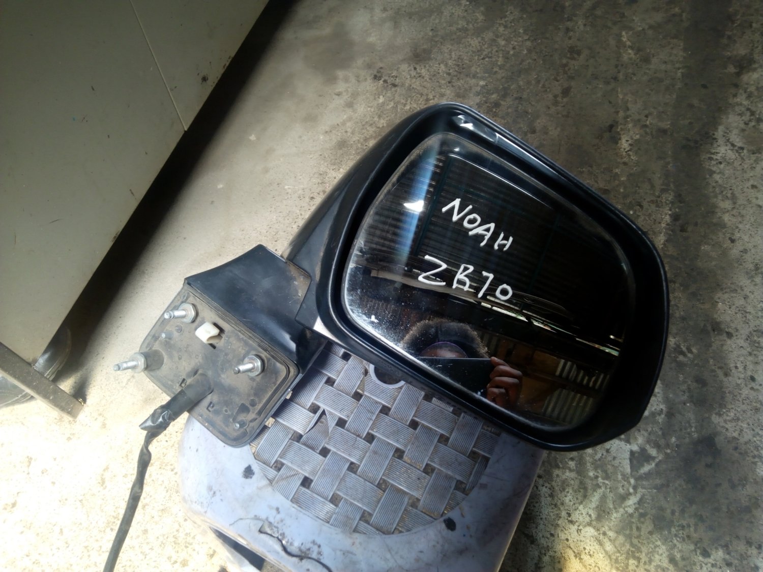 Toyota Noah side mirrir