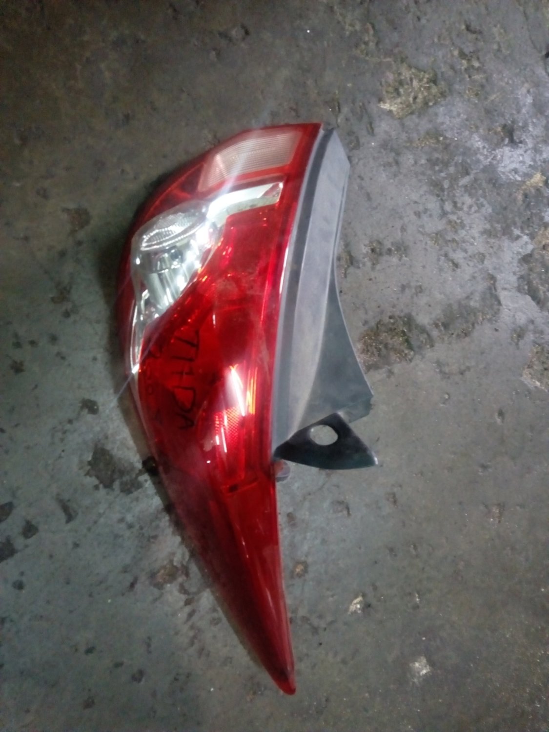Nissan Tida 2008 tail light