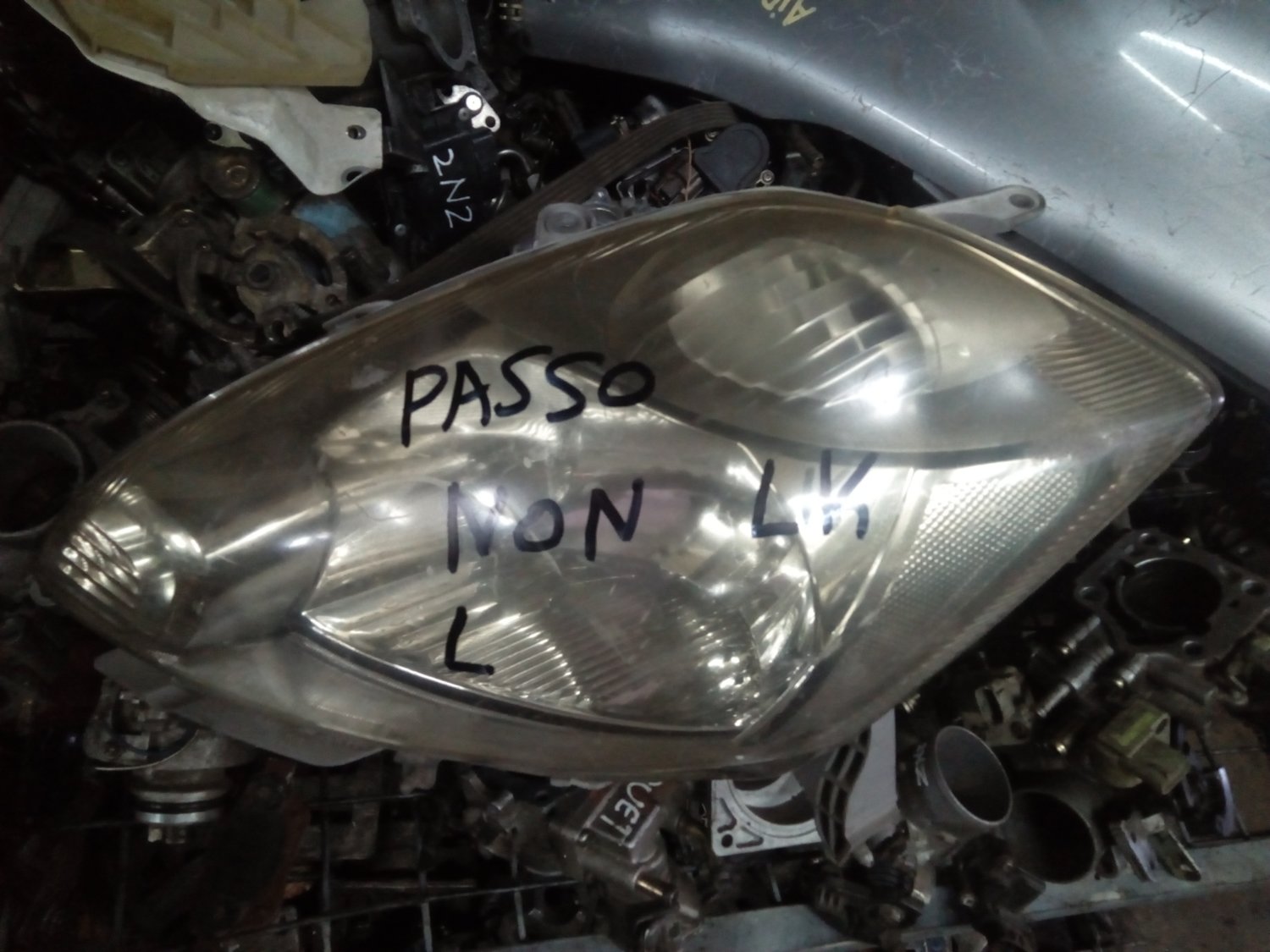 Toyota Passo head light