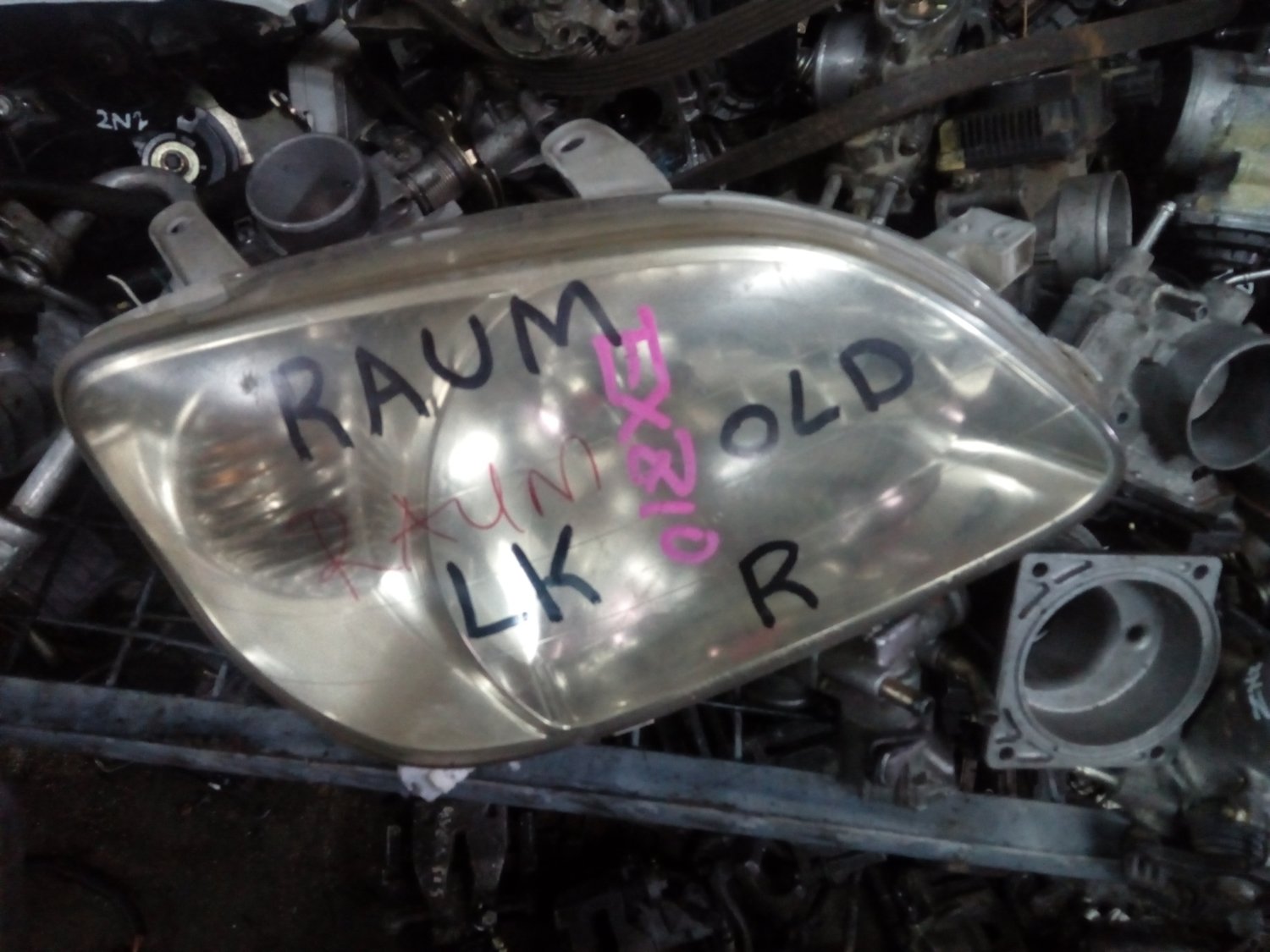 Toyota Raum head light