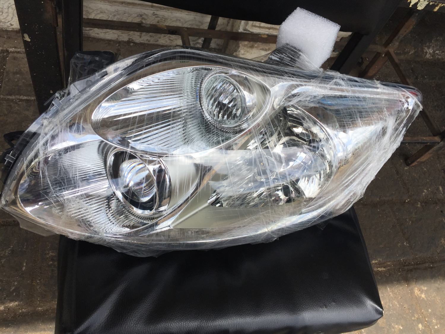 Toyota Auris head light