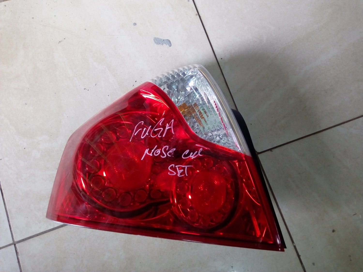 Nissan fugaTail light
