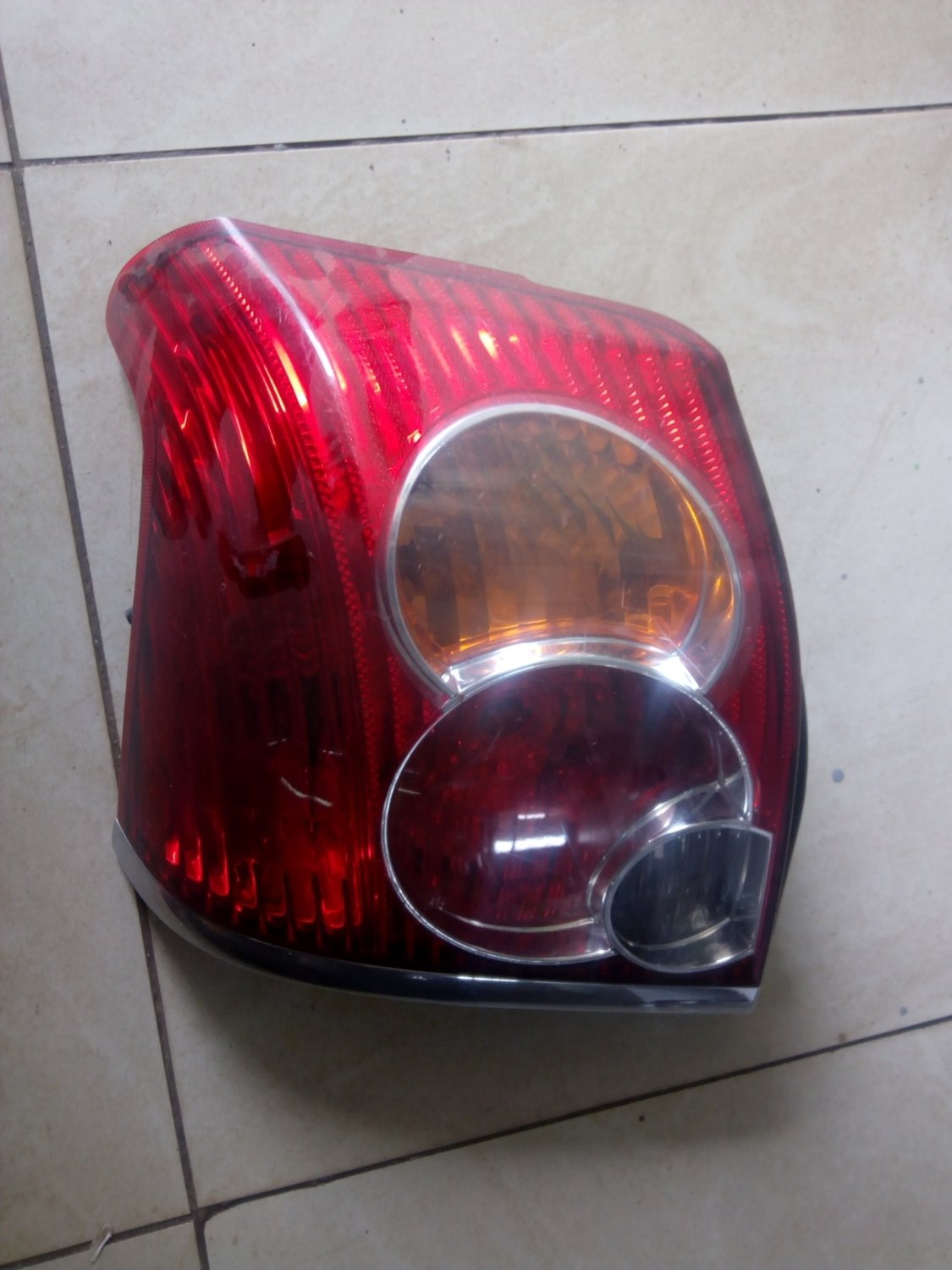 Toyota avanses Tail light
