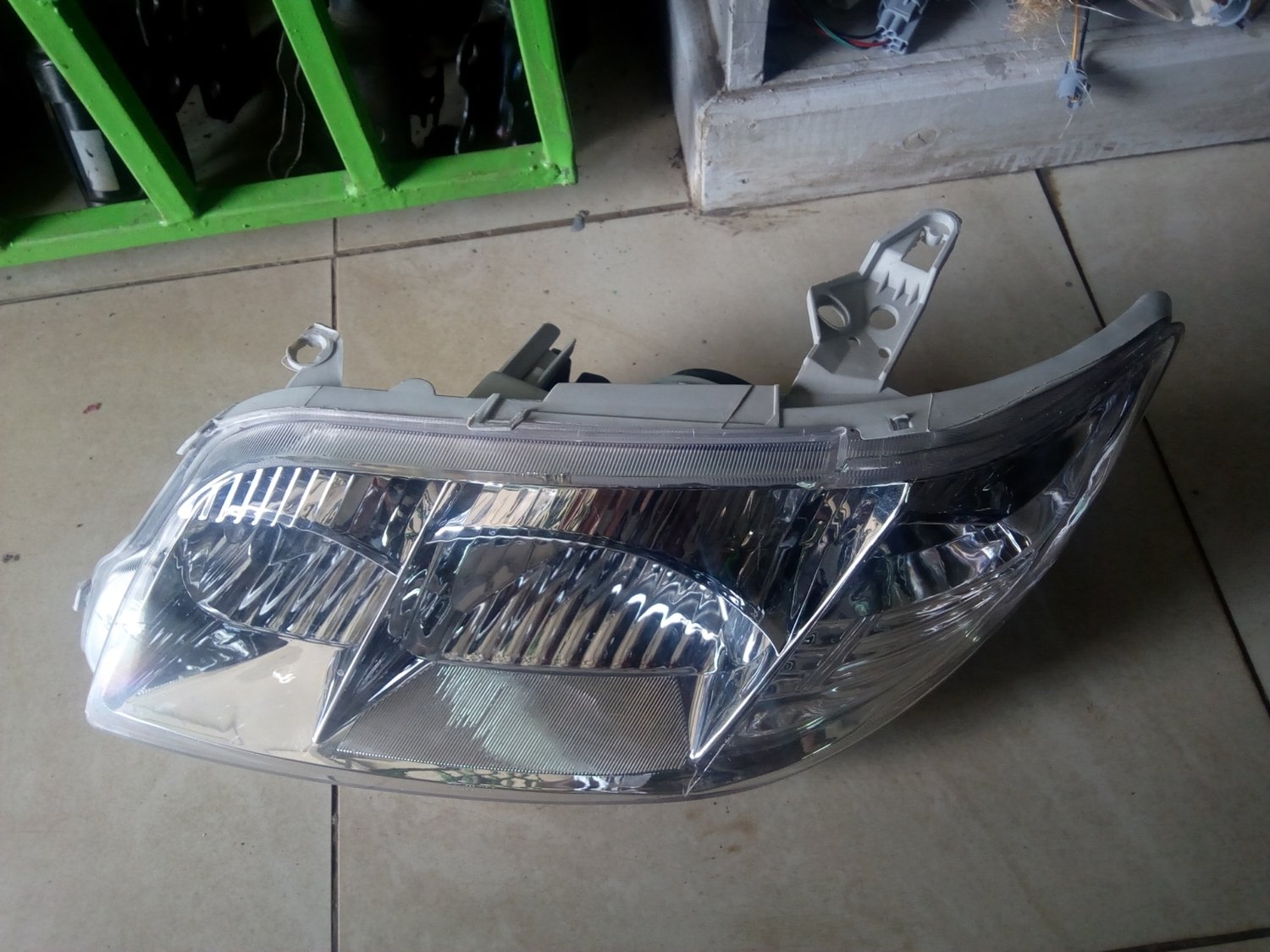 Toyota nze head light