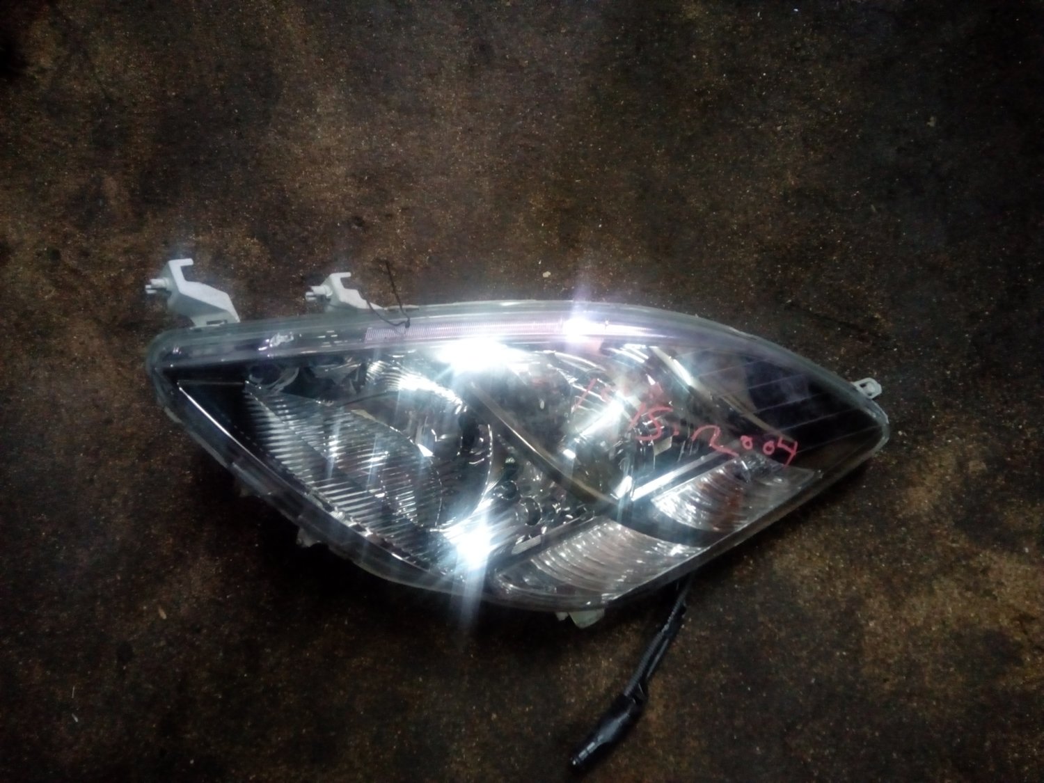 Toyota isis head light