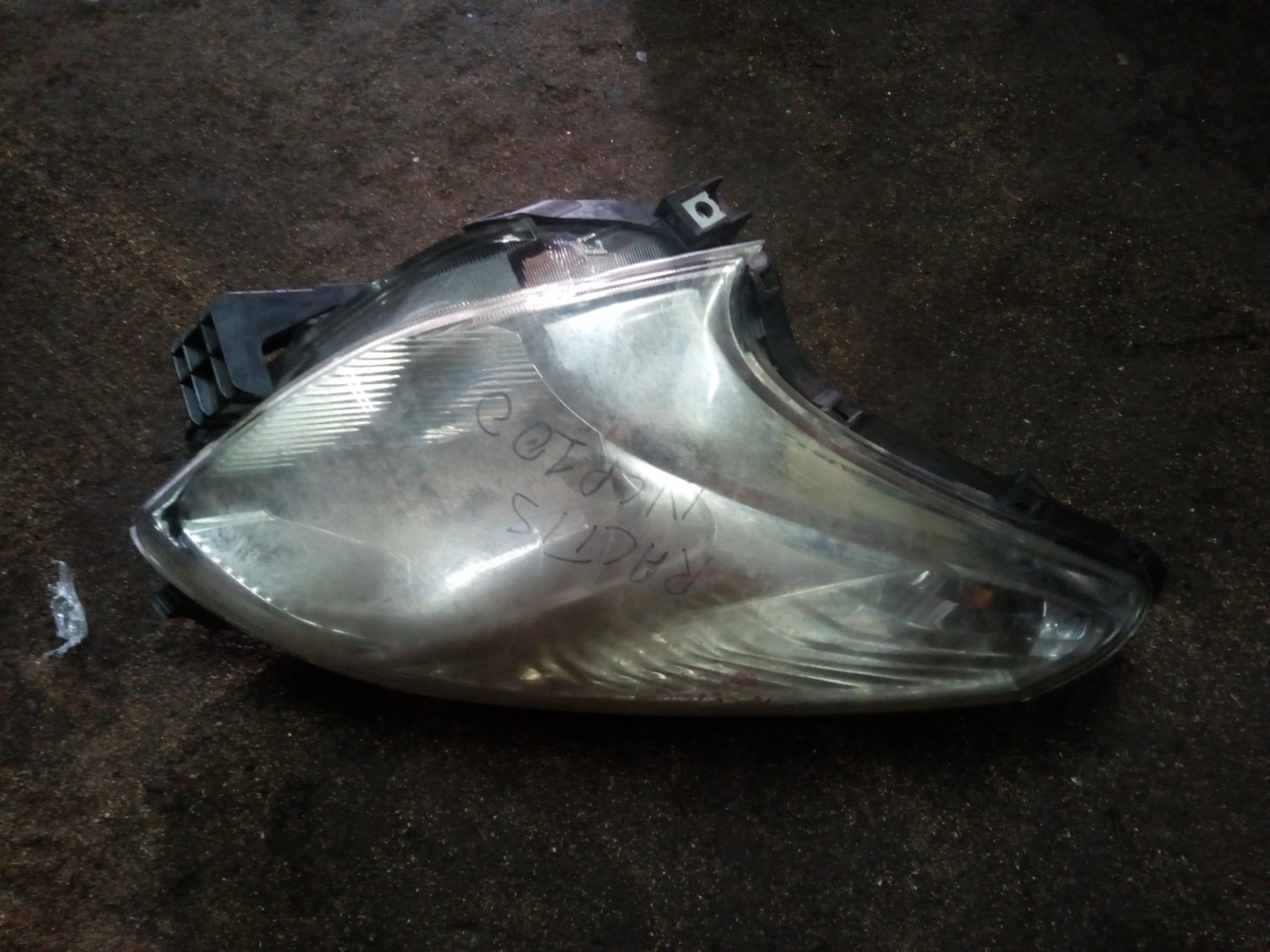 Toyota ractis headlight