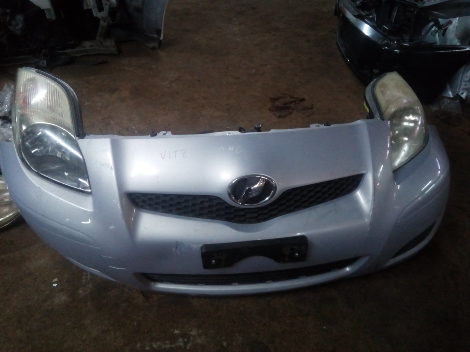 Toyota vitz nosecut