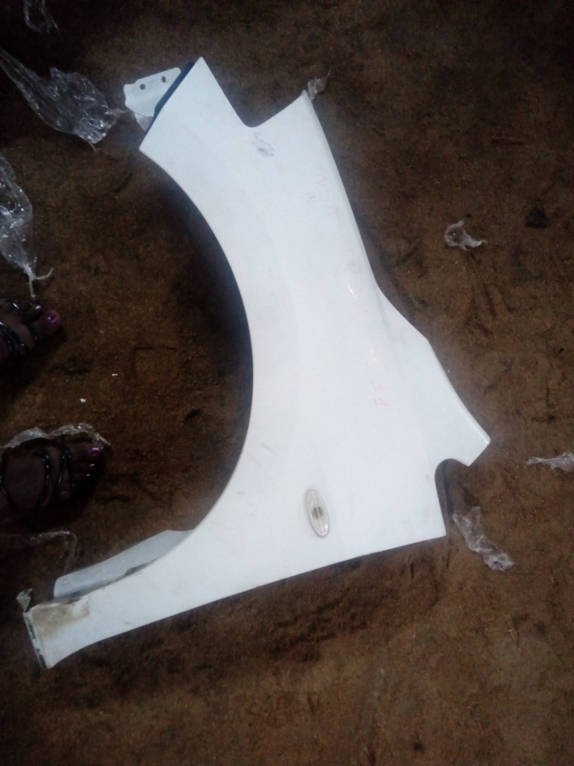 Nissan tida wing