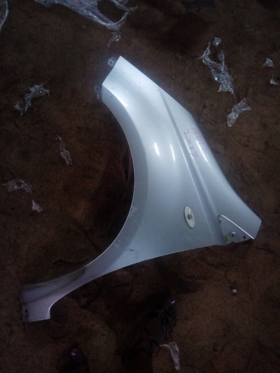 Nissan Note 2007 wing