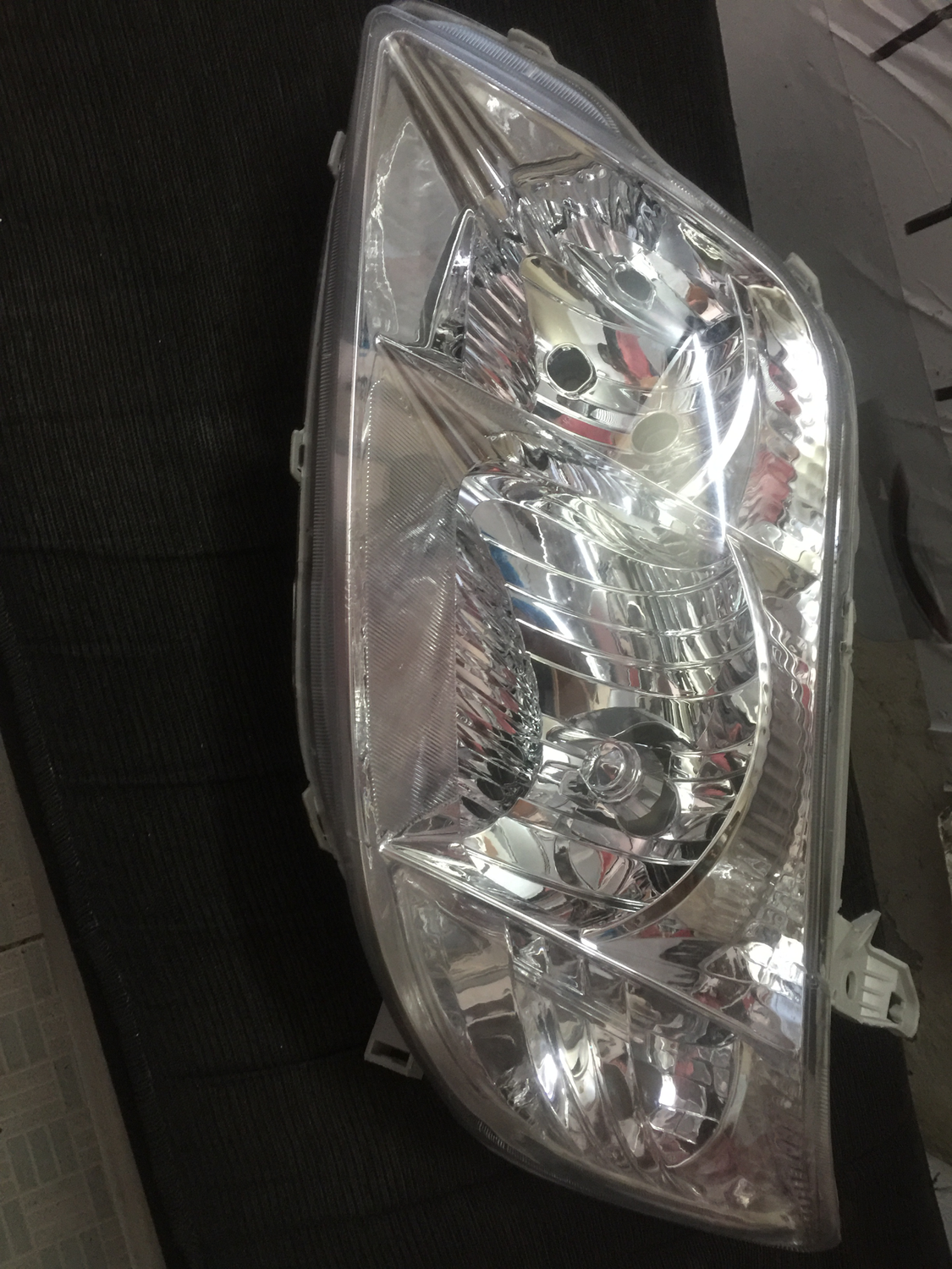 Toyota NZE 205 head light