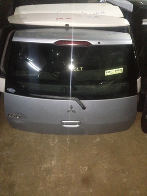 mitsubishi colt boot