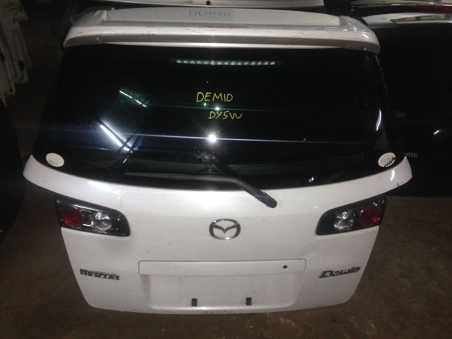 Mazda demio boot door
