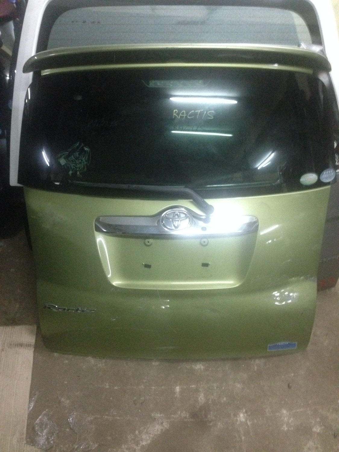 toyota Ractis boot